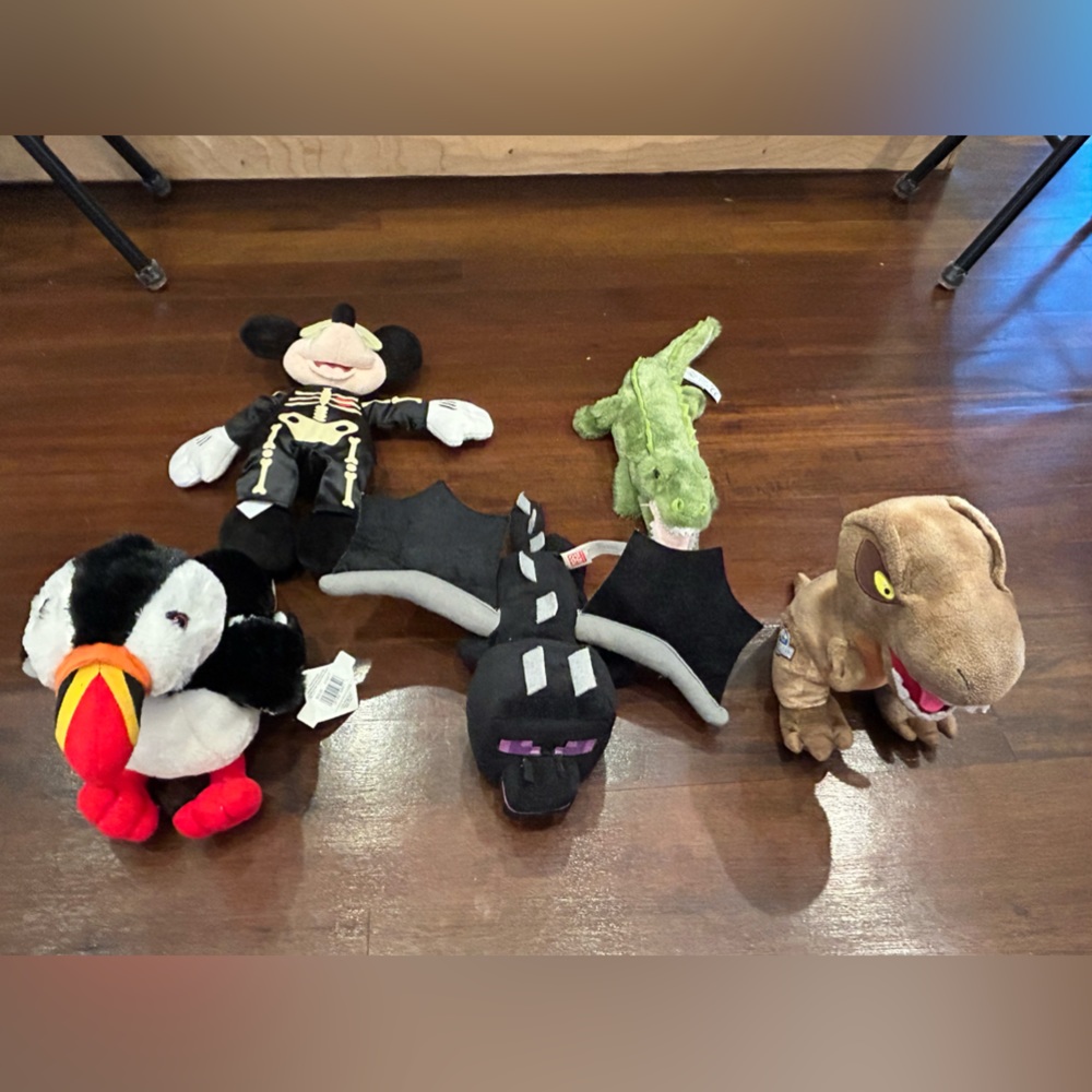 Plushes lot